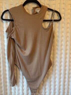 superdown Tan One-Shoulder Cutout Bodysuit